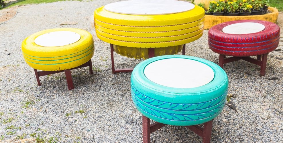 Sillas y mesa totalmente recicladas