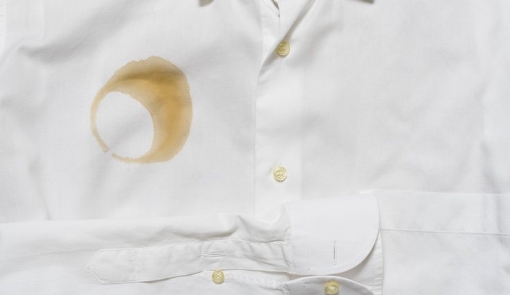 Las manchas de café en la ropa son muy comunes