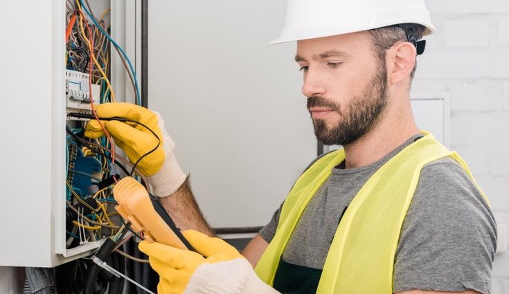 Las tareas de mantenimiento del circuito eléctrico del hogar las debe realizar un profesional