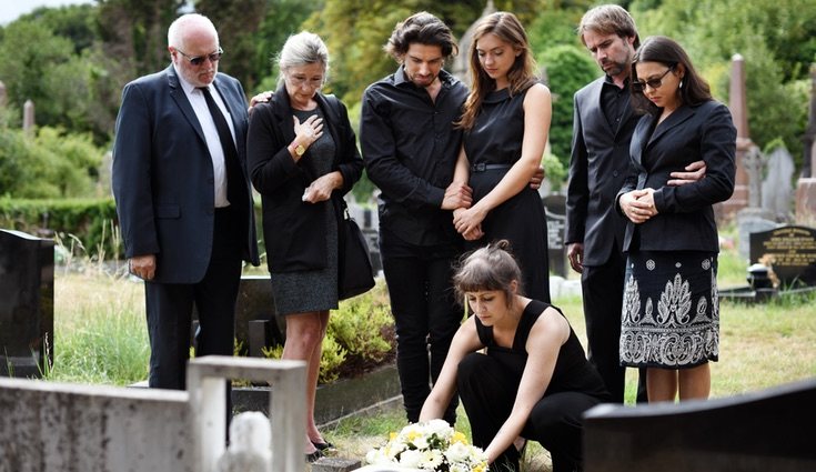 En los funerales en España se tiene por costumbre comprar flores