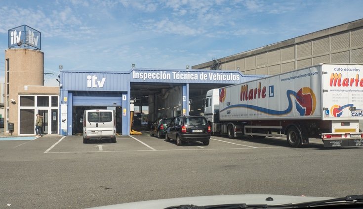 Hay que tener en cuenta los numerosos gastos de tener coche propio como las revisiones anuales