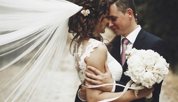 Los novios deben hacer la boda solamente suya