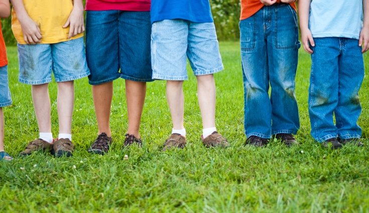 Aprende como quitar el verdín de la ropa y no te preocupará más que tus niños jueguen en el parque