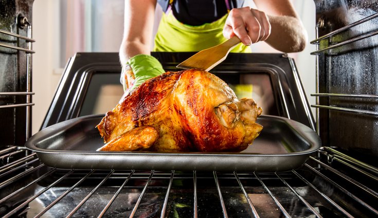 El horno es un electrodoméstico muy práctico que también se suele ensuciar