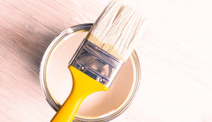 Se usará una brocha para pintar los sitios que con el rodillo no se puede