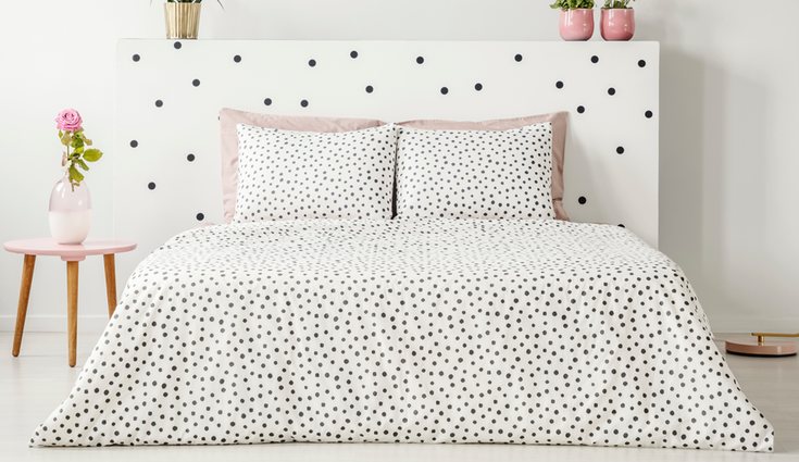 Comienza introduciendo algunos estampados en tu decoración