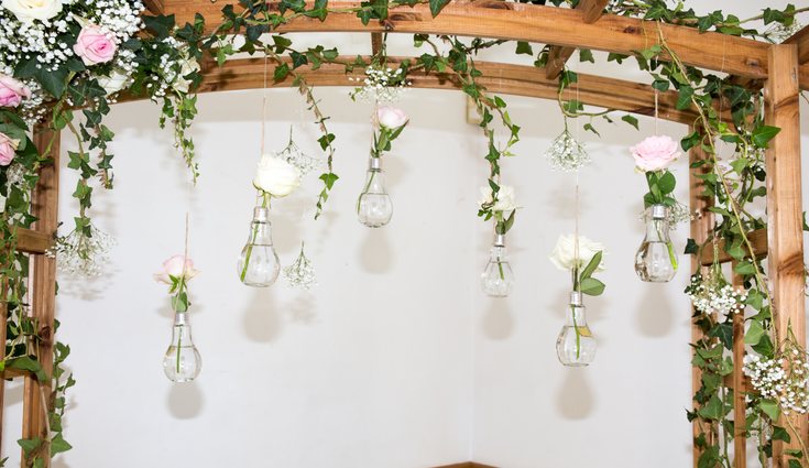 Una buena idea para que los invitados se divieran es poner un photocall