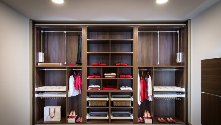 El armario es un espacio en el que la luz no accede de forma fácil