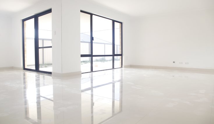 Los suelos porcelanosos absorbe muy poca agua y se suelen colocar en baños