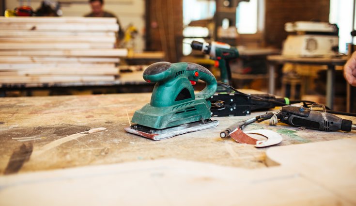 Entre las herramientas que vamos a utilizar se encuentra una lijadora