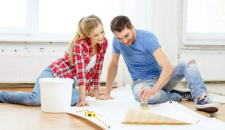 Decora con papel adhesivo el cabecero de la cama o armarios