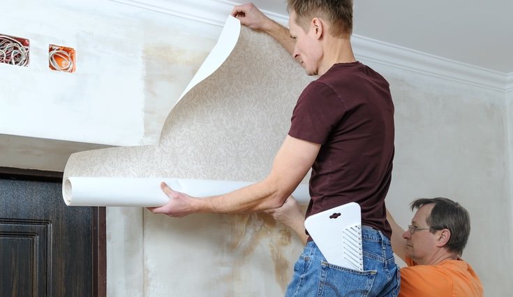 A la hora de decorar con papel adhesivo hay que llevar cuidado de no hacer burbujas