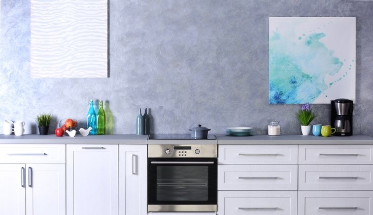 Cocina decorada con cuadros