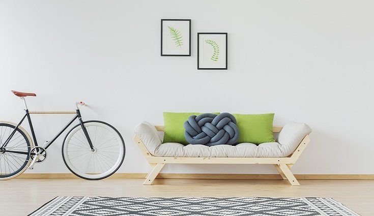 Lo más aconsejable es el optar por tonos claros