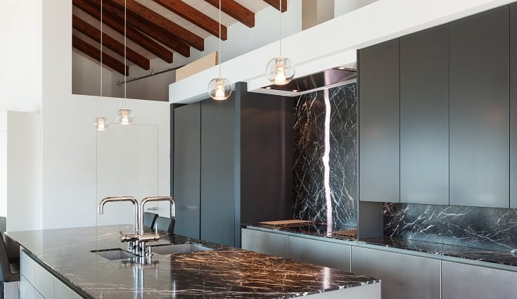 Uno de los aspectos más importantes a la hora de decorar una cocina es su color